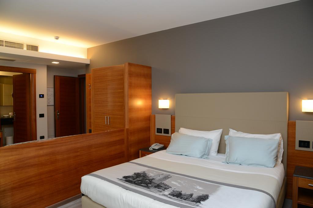 Hotel Roma, Bw Signature Collection